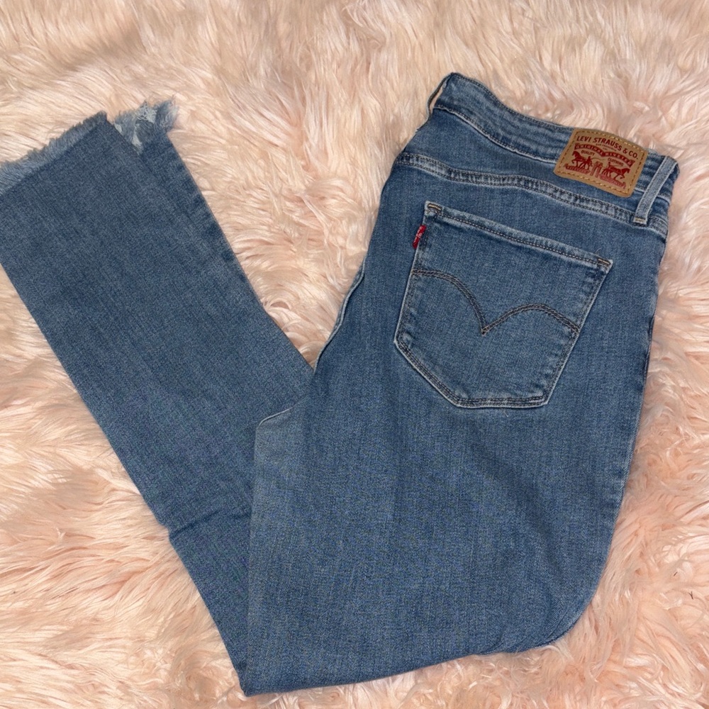 Levi's Women's Light Blue Straight-Leg Jeans with Raw Hem